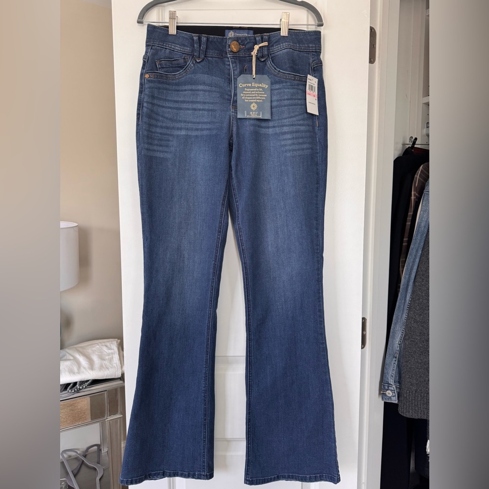 Democracy Women's Itty Bitty Bootcut Jeans Size 10